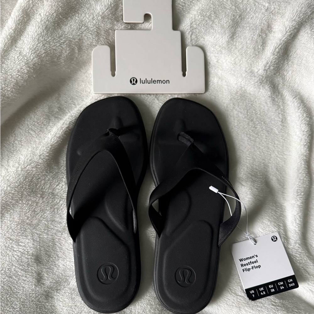 (BNWT) Lululemon Women’s Restfeel Black Flip Flops